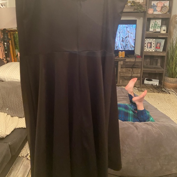 Mini skater dress low V - Picture 2 of 2